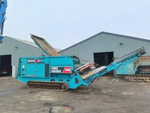 Powerscreen Powershredder 2400 shredder waste wood magnet belt