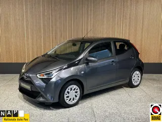 Toyota Aygo 1.0 VVT-i x-play NL auto | Navi | Camera | LED verlichting