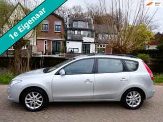 Hyundai I30 CW 1.6i Dynamic 127pk Automaat 1e eig. Clima Trekhaak 1200kg.