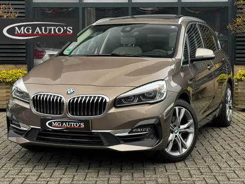 BMW 2-serie Active Tourer 218i High Executive | Trekhaak | Panoramadak | Navigatie | Cruise Control 