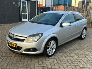 Opel Astra GTC 1.8 Business 2009 Leer Clima