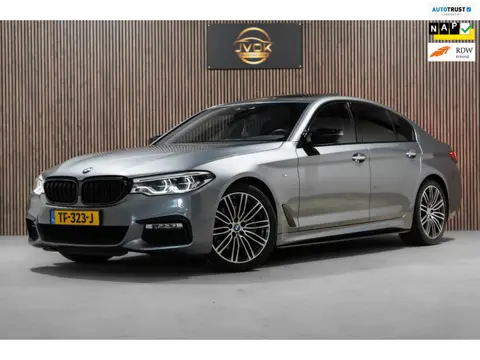 BMW 5-serie 520i M Sport LED CAMRERA LEDER HARMAN KARDON FULL