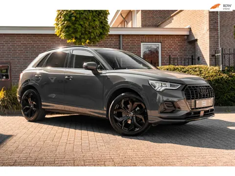 Audi Q3 35 TFSI Pro Line S 150 PK Adaptive Elek.Trekhaak Camera Half/Leer 20''