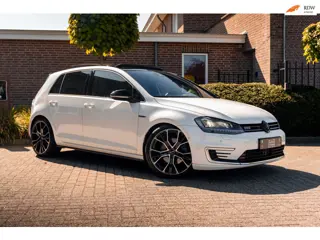 Volkswagen Golf 1.4 TSI GTE 280 PK Adaptive Pano Leder Camera Stoelverwarming 19''