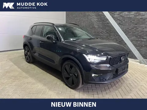 Volvo XC40 B4 Ultra Black Edition | Panoramadak | Trekhaak | 360° Camera | ACC | Stoel+Stuurverwarmi