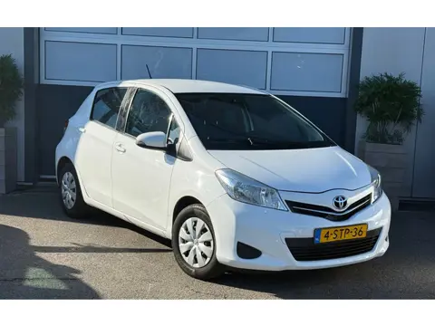 Toyota Yaris 1.0 VVT-i Now / APK / AIRCO / Inruill mog.