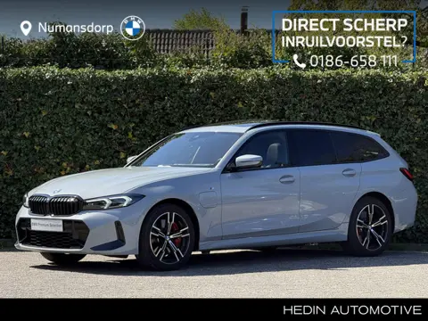 BMW 3 Serie Touring 330e | M-Sport Pro | Panorama | Camera | Getint Glas | HiFi