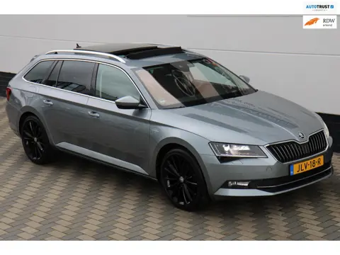 Skoda Superb 2.0 TSI DSG 220PK Laurin & Klement Pano Carplay!!