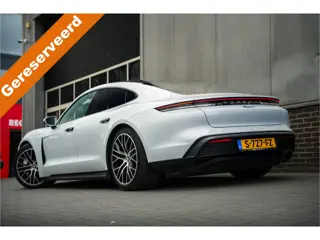 Porsche Taycan 79 kWh Sport-Chrono 327 pk / Marge-Auto/ Krijt-Grijs/ Pano-Dak/ Lucht-Vering/ Passeng