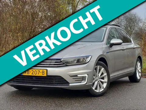 Volkswagen Passat 1.4 TSI GTE Connected Plus | Panorama | Camera | Trekhaak