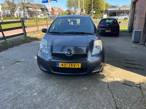 Toyota Yaris 1.3 VVTi Comfort airco cv elec ramen klein deukje in kofferbak