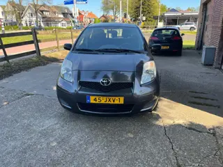 Toyota Yaris 1.3 VVTi Comfort airco cv elec ramen klein deukje in kofferbak