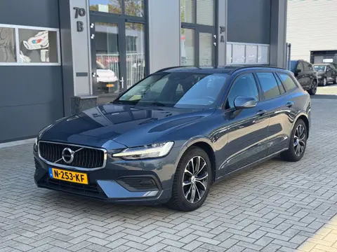 Volvo V60 2.0 B3 Momentum Advantage