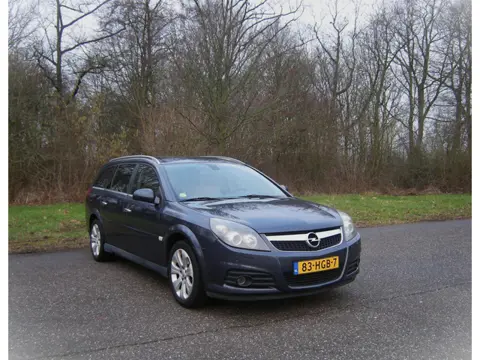 Opel Vectra Wagon 1.8-16V Executive . Cruiscontrol . Leder intrieur . PDC . Trekhaak . enz enz