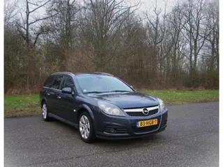 Opel Vectra Wagon 1.8-16V Executive . Cruiscontrol . Leder intrieur . PDC . Trekhaak . enz enz