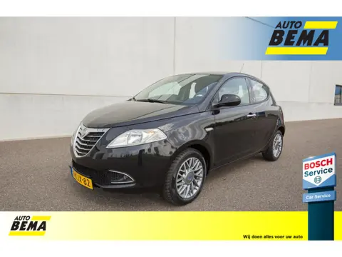 Lancia Ypsilon 1.2 Black & Red