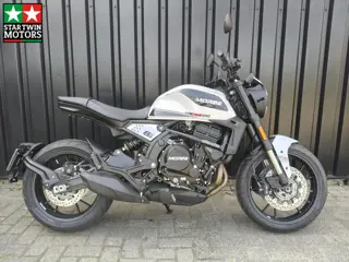 Moto Morini SEIEMMEZZO 650 STR
