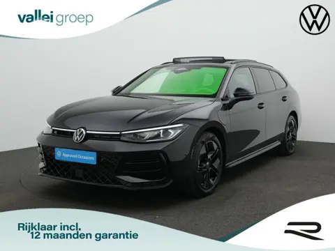 Volkswagen Passat Variant 1.5 eTSI 272 pk R-Line | Panoramadak | Trekhaak | Head-up display | IQ Lig