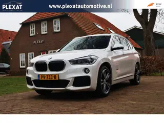 BMW X1 SDrive20i High Executive Aut. | M-pakket | Stoelverwarming | Head-up | Camera | Trekhaak | Vo