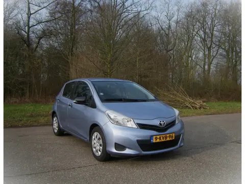 Toyota Yaris 1.0 VVT-i Comfort . 5 Drs . Airco . Carplay . elec ramen en spiegels . enz