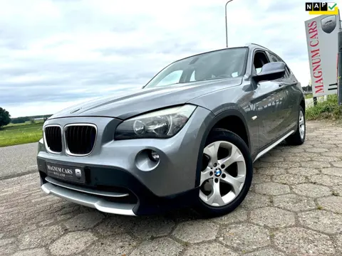 BMW X1 18i SDrive Executive NAP 5D AIRCO NAVI SCHERM TREKHAAK NIEUWE APK