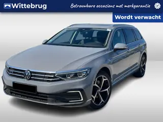 Volkswagen Passat Variant 1.4 TSI 218pk PHEV GTE DSG Automaat Panoramadak / 18"LM velgen / LED matri