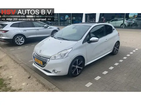 Peugeot 208 1.2 PureTech Allure navi pano LM