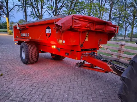 Beco Super 80 kipper/bakkenwagen (bj 2012)