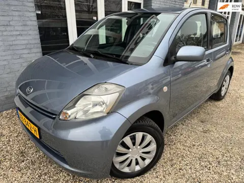 Daihatsu Sirion 2 AUTOMAAT, UNIEK WEINIG KM !! 1.3-16V EXCLUSIEF, AIRCO,ETC