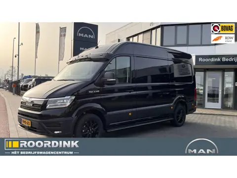 MAN TGE 3.140 L3H3 Intense Black, LMV" zwart, Sidesteps zwart geschuurd, Zonneklep met verlichting.