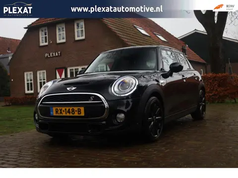 Mini Cooper S 2.0 Chili Serious Business Aut. | Harman-Kardon | Panorama | HUD | Dealeronderhouden |