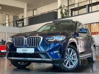 BMW X3 xDrive30e ** LASER, LEDER, PANORAMA, HuD, H&K Sound, TREKH, 19-inch LMV ** UNFALLFREI - 1e EI