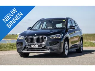 BMW X1 xDrive25e Executive BEIGE LEER / CAMERA / CARPLAY / HEAD UP DISPLAY / LED / CRUISE CONTROLE /
