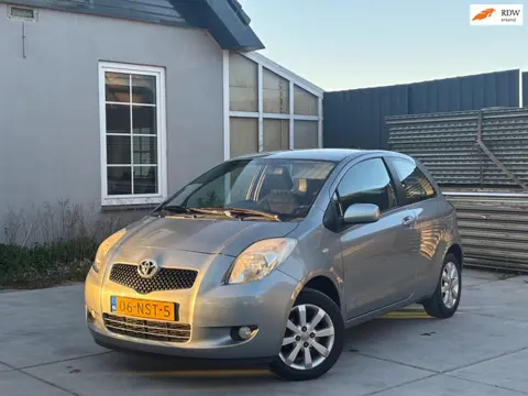 Toyota Yaris 1.0 VVTi + | Airco | El. Ramen | Sportvelgen | Parkeersensoren | Onderhoudshistorie | R