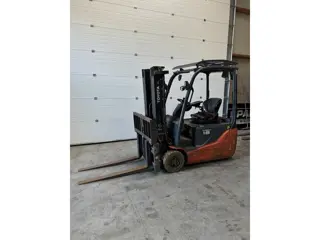 Toyota 8 serie bj 2020 triple vork positioneer