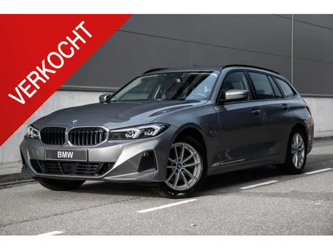BMW 3-serie Touring 330e xDrive | Facelift | Driving Assistant | ACC | Elek. Trekhaak | Sportstoelen