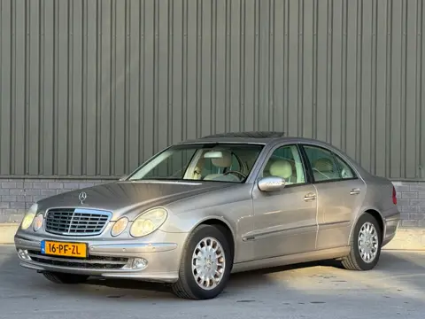 Mercedes-Benz E-klasse 240 Elegance / Automaat / Lage km stand NAP!