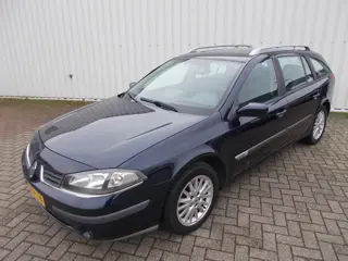 Renault Laguna Grand Tour 2.0-16V Business ( APK KEURING BIJ AFLEVERING! )