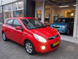 Hyundai i20 1.4i Dynamic XL AIRCO LM VELGEN PDC (bj 2011)