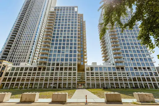 Woning aan de Gedempte Zalmhaven te Rotterdam