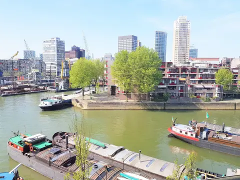 Woning aan de Scheepmakerskade te Rotterdam