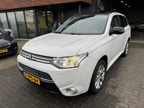 Mitsubishi Outlander 2.0 PHEV Instyle+ ACC LEDER TREKHAAK SCHUIFDAK VOL