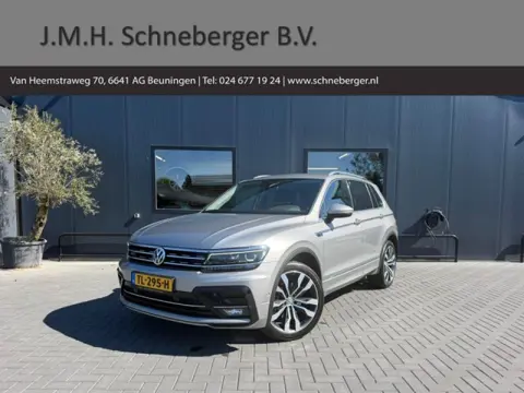 VOLKSWAGEN TIGUAN 2.0 TSI 4motion R-Line 220pk AUT / Elek. achterklep / Camera / Park assist / Carplay