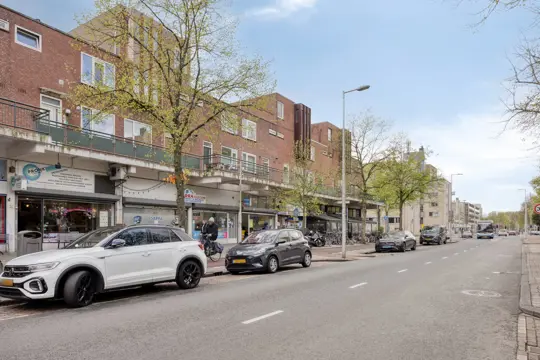 Woning aan de Pieter Calandlaan te Amsterdam