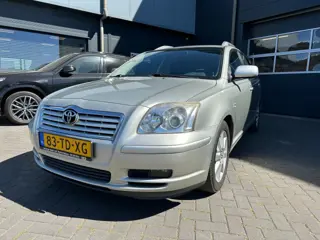 TOYOTA AVENSIS 1.8 met trekhaak, nieuwe APK!