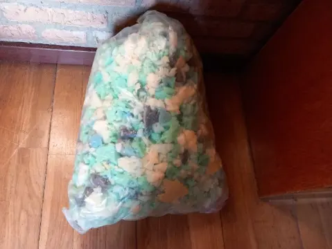 Schuimrubber. , kussenvulling of vulling voor knuffels