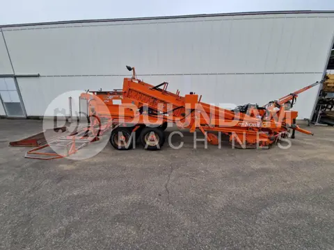 Nobels 2B beddenrooimachine voor bloembollen en wortelen