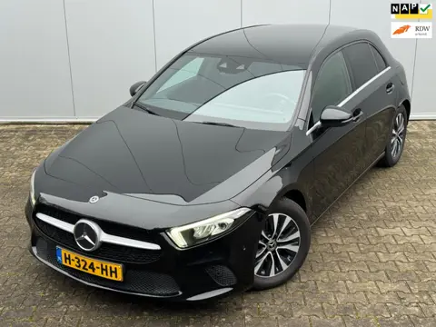 Mercedes-Benz A-klasse A180 BUSINESS SOLUTION STOELVERWARMING FULLSCREEN DAB+ NAP HALF LEDER