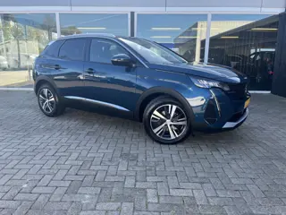 Peugeot 3008 1.2 PureTech Blue Lease Premium Nieuw model LED / Automaat /  Carplay / Camera / Trekha