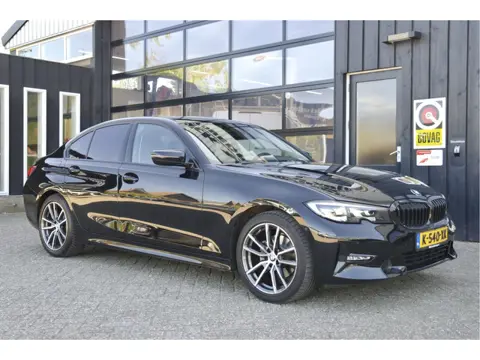 BMW 3-serie 320i High Executive |  Dealer Onderhouden | Carplay | Leder | LED | Camera